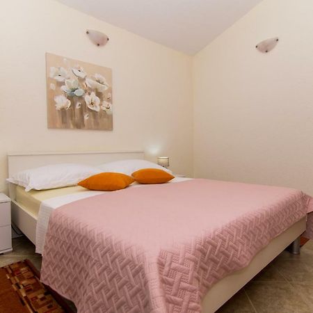 Apartmani Buzuk トロギール エクステリア 写真